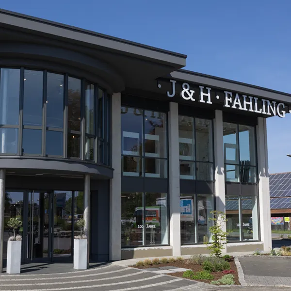 Lohne - J & H Fahling: Umbau und Erweiterung Bürogebäude und Fassadenneugestaltung
