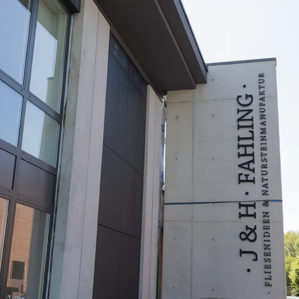 Lohne - J & H Fahling: Umbau und Erweiterung Bürogebäude und Fassadenneugestaltung